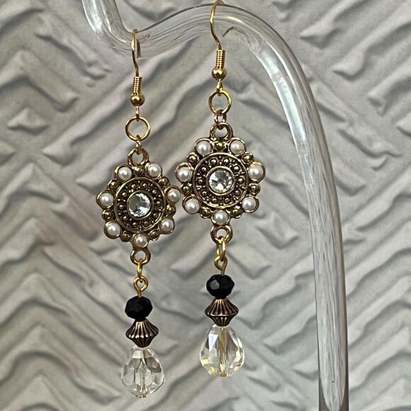 Elegant & Timeless Vintage Style Handmade Romantic Gold Victorian Earrings - Picture 9 of 10